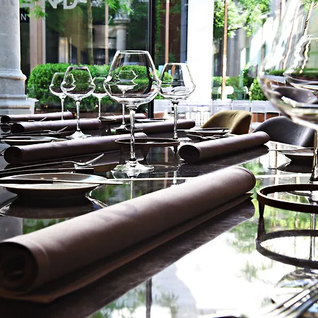 The Fourth - Tafelrond