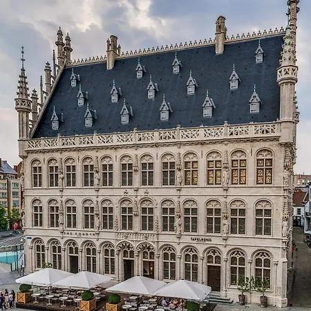 Hotel The Fourth - Tafelrond 4*