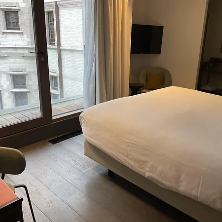 The Fourth - Tafelrond