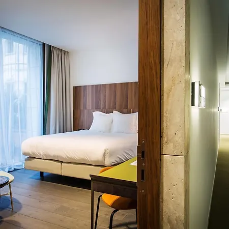 Hotel The Fourth - Tafelrond