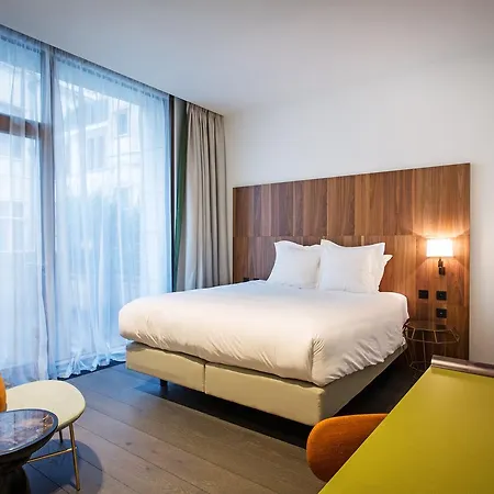 Hotel The Fourth - Tafelrond