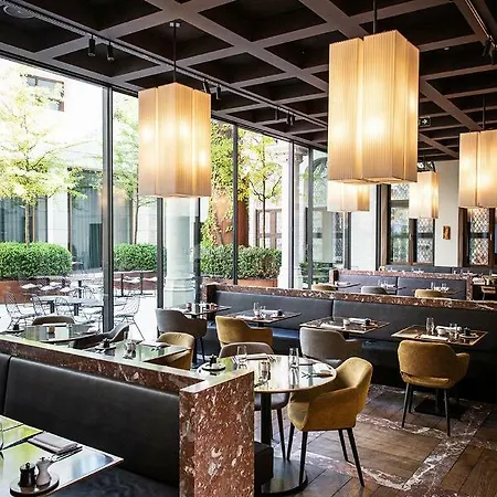 Hotel The Fourth - Tafelrond