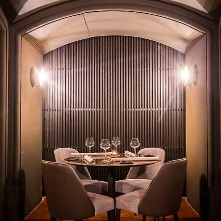 Hotel The Fourth - Tafelrond