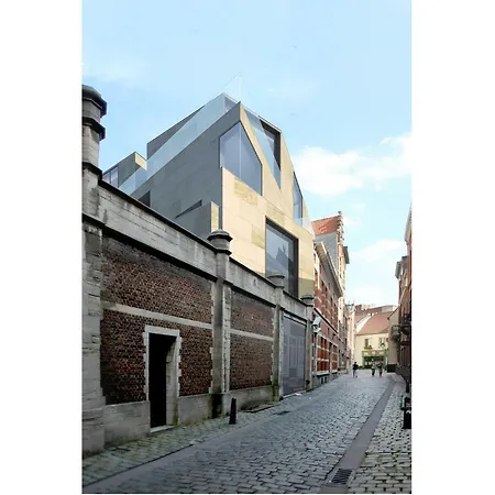 The Fourth - Tafelrond 4*