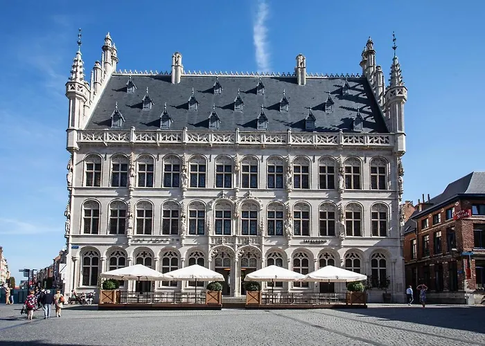 The Fourth - Tafelrond