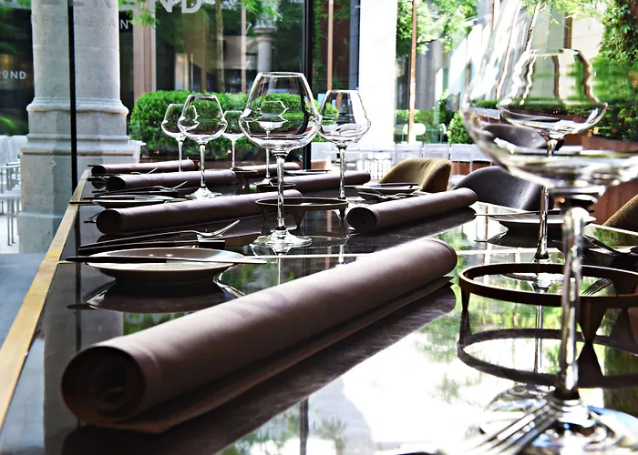 The Fourth - Tafelrond