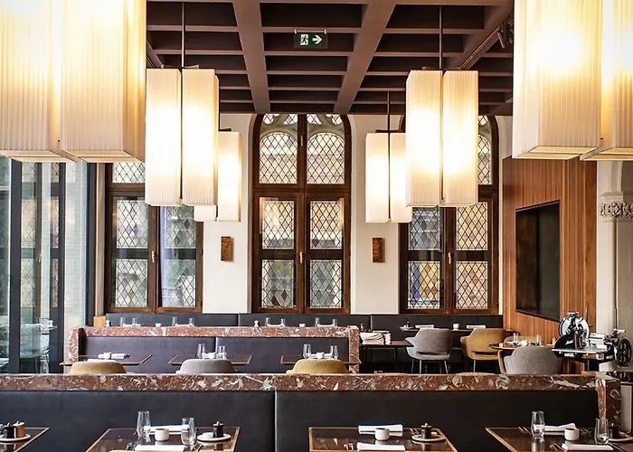 The Fourth - Tafelrond 4*