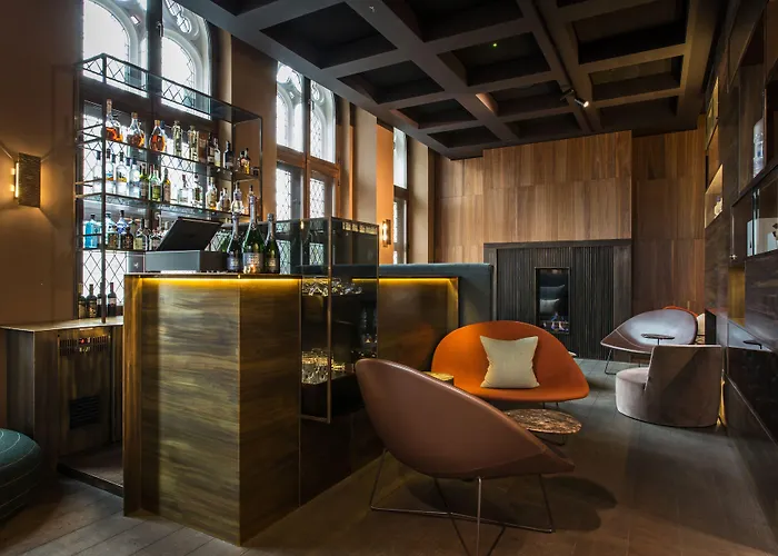 The Fourth - Tafelrond