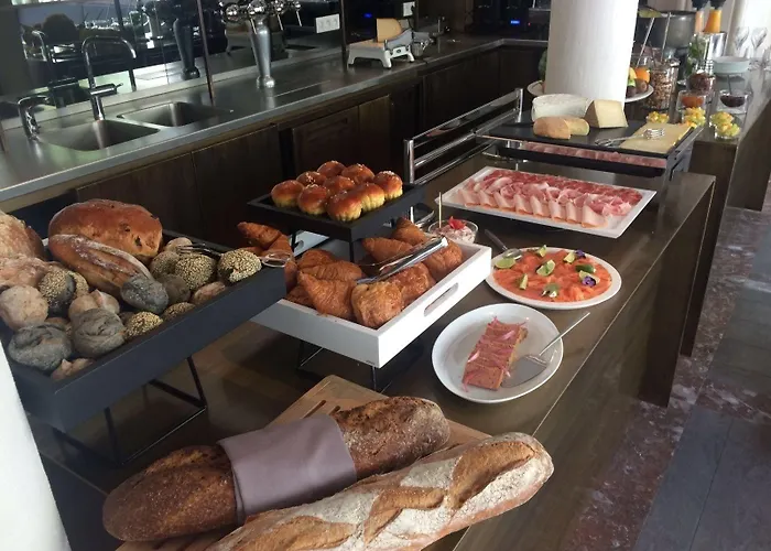 The Fourth - Tafelrond Szálloda