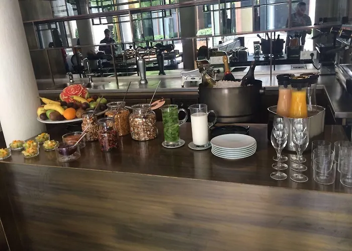 Hotel The Fourth - Tafelrond 4*