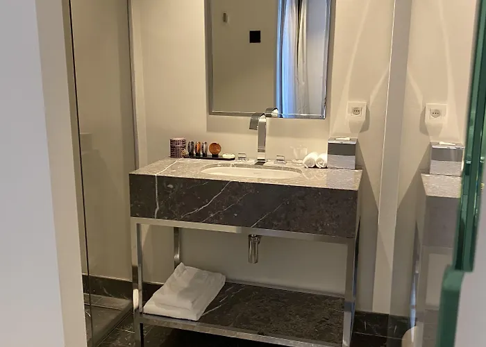 Hotel The Fourth - Tafelrond