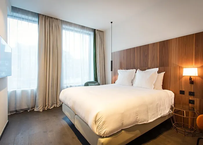 Hotel The Fourth - Tafelrond 4*